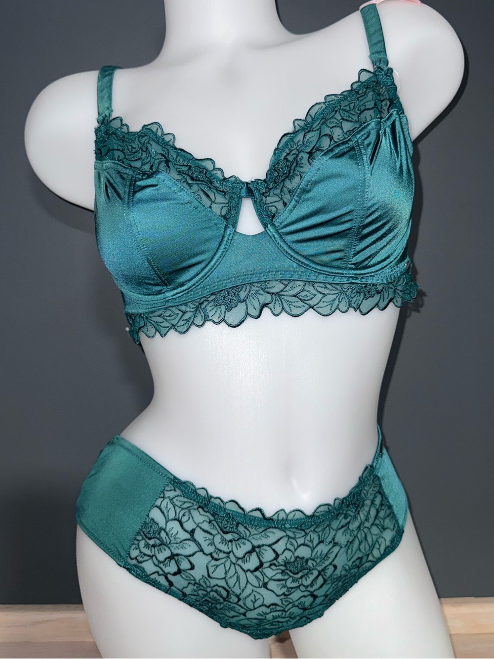 La Vie en Rose Teal Lace Bra & Panty Set – 36C / Medium – Worn Once
